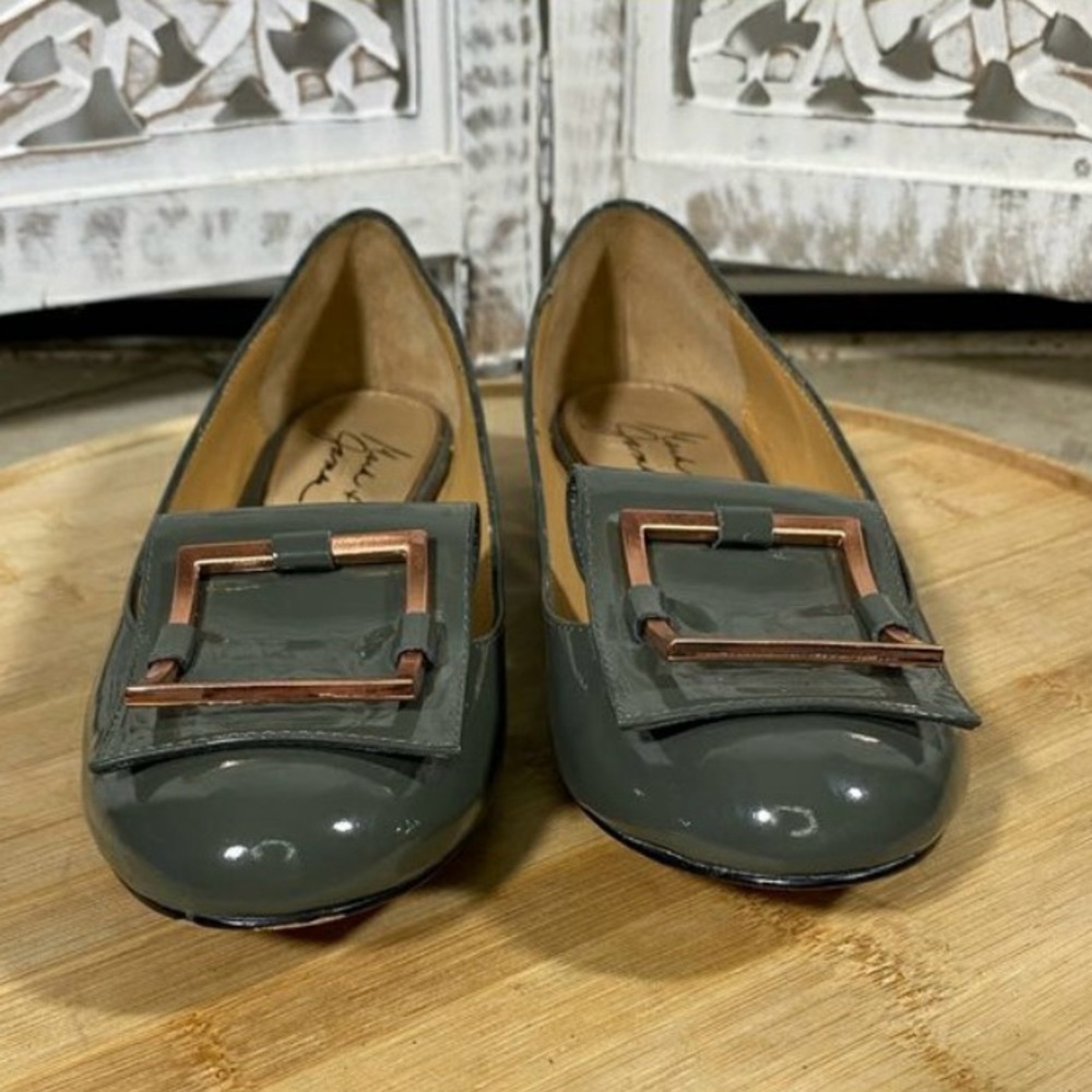 Badgley Mischka Elana Flats Size 7M Sage Green Patent Leather - Picture 3 of 3